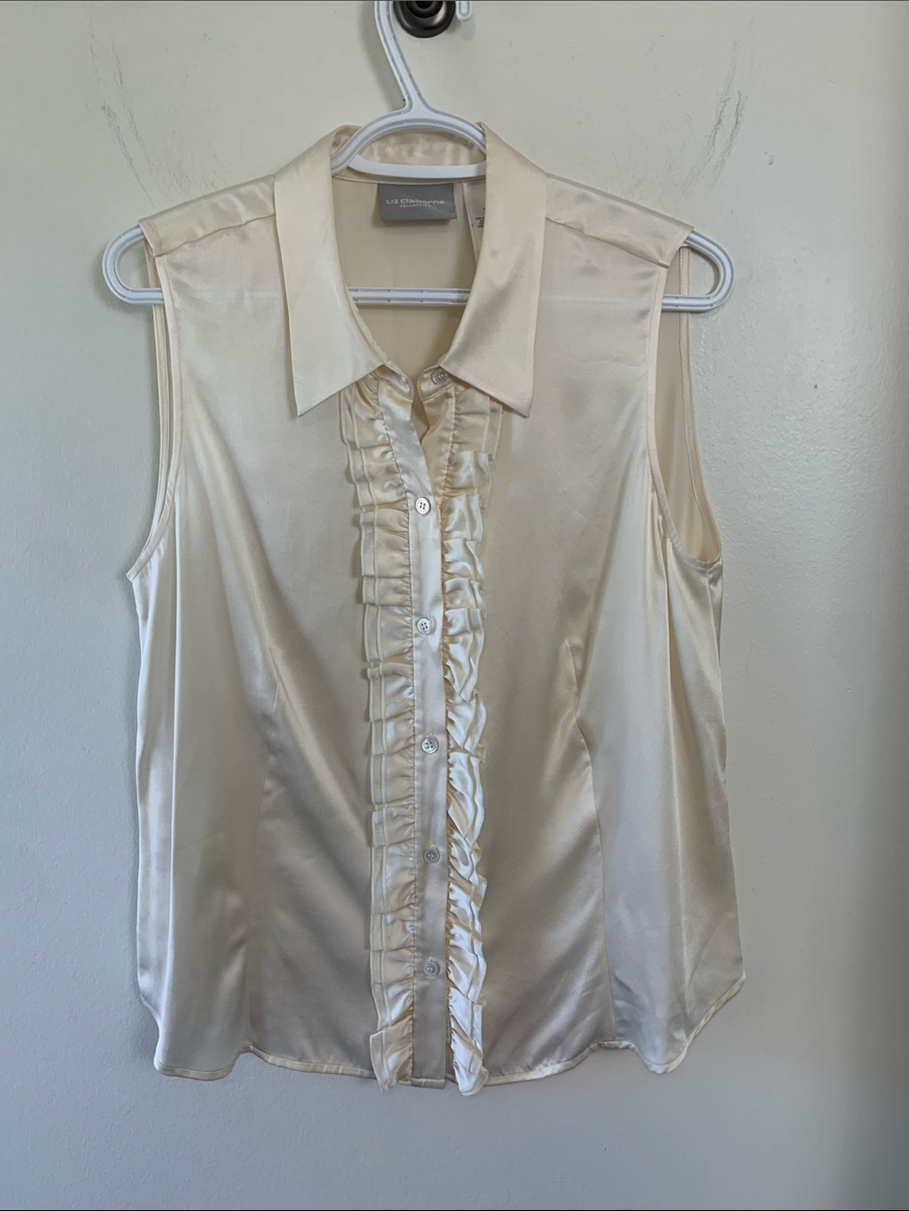 Liz Claiborne NWOT  Sleeveless  Button-Front  Top, 100% Silk, Ruffles